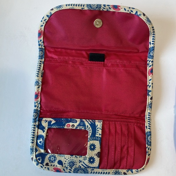 Kavu women’s sling pack with matching Wallet - Picture 10 of 16